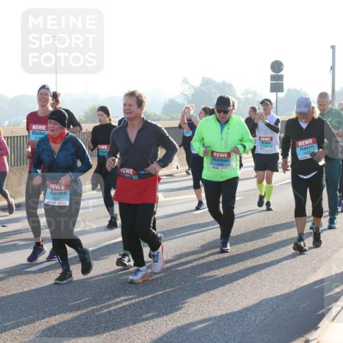 03.10.2025 - Köhlbrandbrückenlauf Lena Gebhardt http://msf.ph/oto/9046777 03.10.2025 09:28:34 Position 1 2516, 2442, 3396, 3438, 437 meine-sportfotos.de