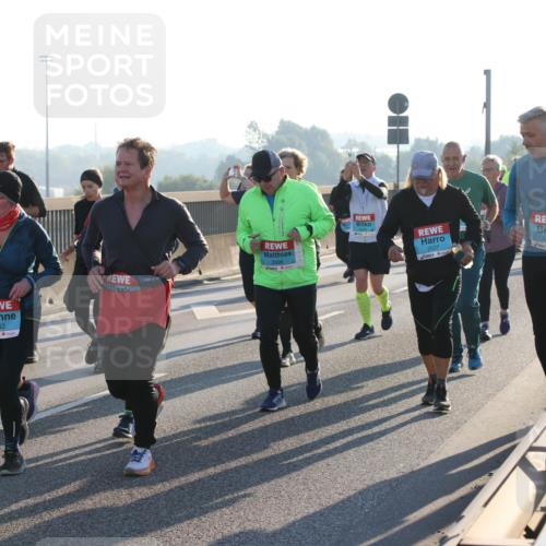 03.10.2025 - Köhlbrandbrückenlauf Lena Gebhardt http://msf.ph/oto/9046780 03.10.2025 09:28:34 Position 1 2442, 3396, 2527, 3438 meine-sportfotos.de