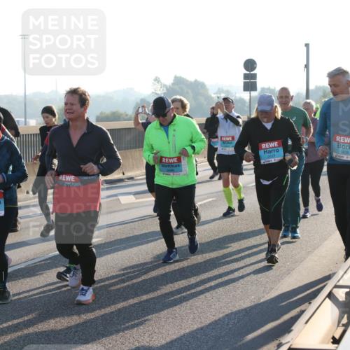 03.10.2025 - Köhlbrandbrückenlauf Lena Gebhardt http://msf.ph/oto/9046783 03.10.2025 09:28:34 Position 1 2442, 2527, 3438 meine-sportfotos.de