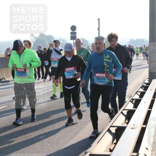 03.10.2025 - Köhlbrandbrückenlauf Lena Gebhardt http://msf.ph/oto/9046785 03.10.2025 09:28:35 Position 1 3396, 2527, 3438, 37 meine-sportfotos.de