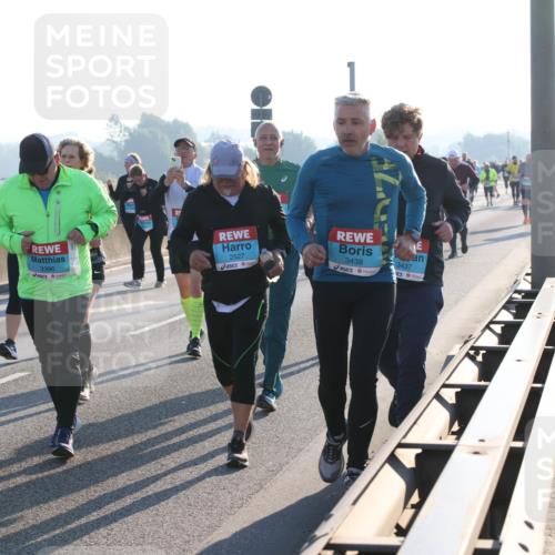 03.10.2025 - Köhlbrandbrückenlauf Lena Gebhardt http://msf.ph/oto/9046789 03.10.2025 09:28:35 Position 1 3396, 2527, 3438, 3437 meine-sportfotos.de