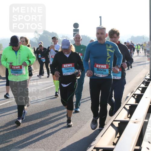 03.10.2025 - Köhlbrandbrückenlauf Lena Gebhardt http://msf.ph/oto/9046794 03.10.2025 09:28:35 Position 1 3396, 2527, 3438, 3437 meine-sportfotos.de