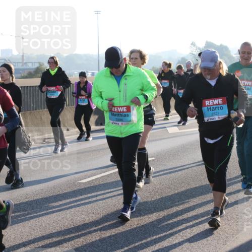 03.10.2025 - Köhlbrandbrückenlauf Lena Gebhardt http://msf.ph/oto/9046803 03.10.2025 09:28:36 Position 1 3396, 2527, 3438 meine-sportfotos.de