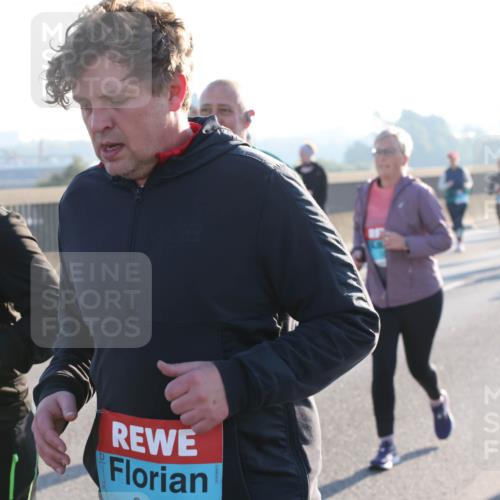 03.10.2025 - Köhlbrandbrückenlauf Lena Gebhardt http://msf.ph/oto/9046823 03.10.2025 09:28:38 Position 1  meine-sportfotos.de