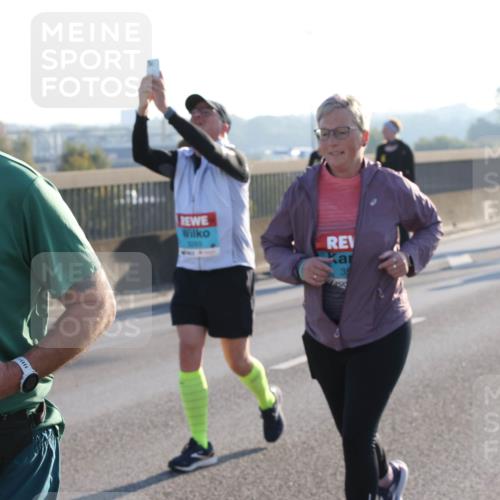03.10.2025 - Köhlbrandbrückenlauf Lena Gebhardt http://msf.ph/oto/9046830 03.10.2025 09:28:39 Position 1 2272, 35 meine-sportfotos.de
