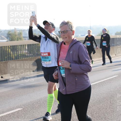 03.10.2025 - Köhlbrandbrückenlauf Lena Gebhardt http://msf.ph/oto/9046834 03.10.2025 09:28:39 Position 1 3293, 3 meine-sportfotos.de