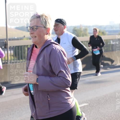 03.10.2025 - Köhlbrandbrückenlauf Lena Gebhardt http://msf.ph/oto/9046841 03.10.2025 09:28:40 Position 1  meine-sportfotos.de