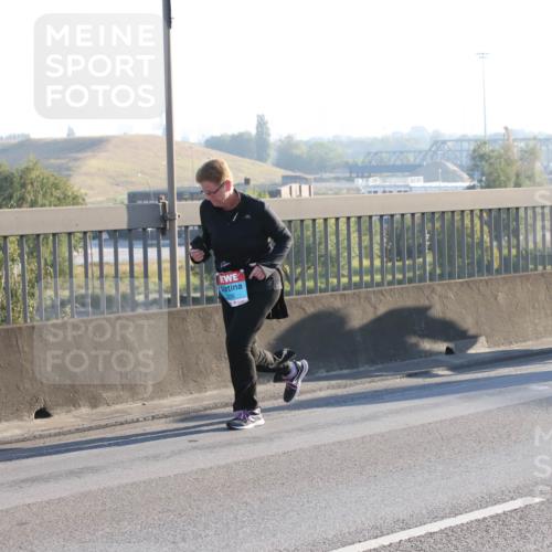 03.10.2025 - Köhlbrandbrückenlauf Lena Gebhardt http://msf.ph/oto/9046853 03.10.2025 09:28:42 Position 1 2226 meine-sportfotos.de