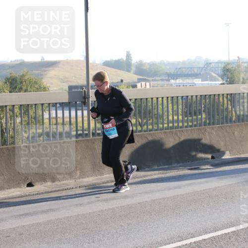 03.10.2025 - Köhlbrandbrückenlauf Lena Gebhardt http://msf.ph/oto/9046855 03.10.2025 09:28:42 Position 1  meine-sportfotos.de