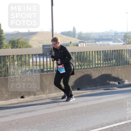 03.10.2025 - Köhlbrandbrückenlauf Lena Gebhardt http://msf.ph/oto/9046859 03.10.2025 09:28:42 Position 1 2226 meine-sportfotos.de
