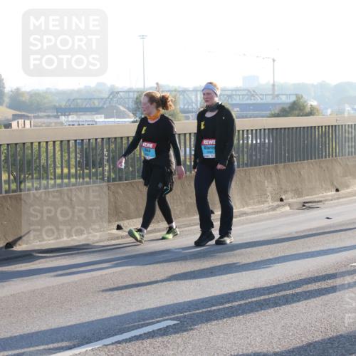 03.10.2025 - Köhlbrandbrückenlauf Lena Gebhardt http://msf.ph/oto/9046870 03.10.2025 09:28:43 Position 1 2412 meine-sportfotos.de