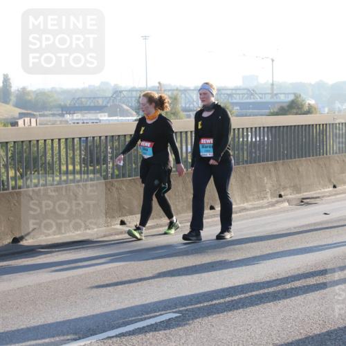 03.10.2025 - Köhlbrandbrückenlauf Lena Gebhardt http://msf.ph/oto/9046873 03.10.2025 09:28:43 Position 1 2412 meine-sportfotos.de