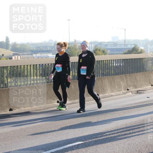 03.10.2025 - Köhlbrandbrückenlauf Lena Gebhardt http://msf.ph/oto/9046876 03.10.2025 09:28:43 Position 1 2887, 2412, 1819, 2419 meine-sportfotos.de