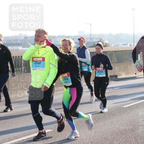 03.10.2025 - Köhlbrandbrückenlauf Lena Gebhardt http://msf.ph/oto/9046897 03.10.2025 09:28:45 Position 1 2887, 2888, 2412, 2419, 331, 1819, 2418, 50 meine-sportfotos.de