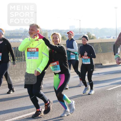 03.10.2025 - Köhlbrandbrückenlauf Lena Gebhardt http://msf.ph/oto/9046901 03.10.2025 09:28:45 Position 1 2887, 2888, 2412, 2419, 2331, 1819, 2418 meine-sportfotos.de