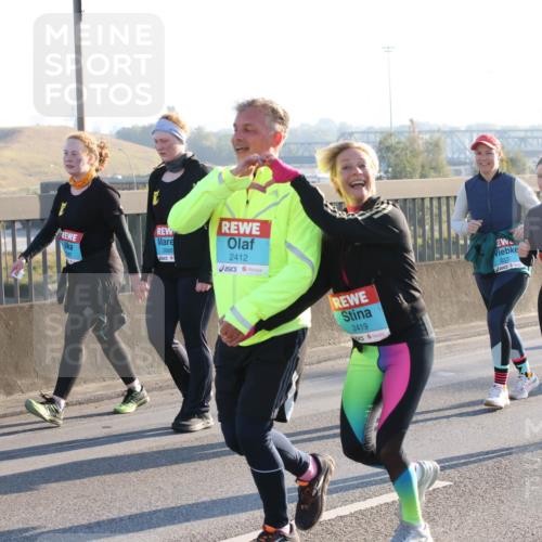 03.10.2025 - Köhlbrandbrückenlauf Lena Gebhardt http://msf.ph/oto/9046907 03.10.2025 09:28:45 Position 1 2888, 2412, 2419, 2331, 1819 meine-sportfotos.de