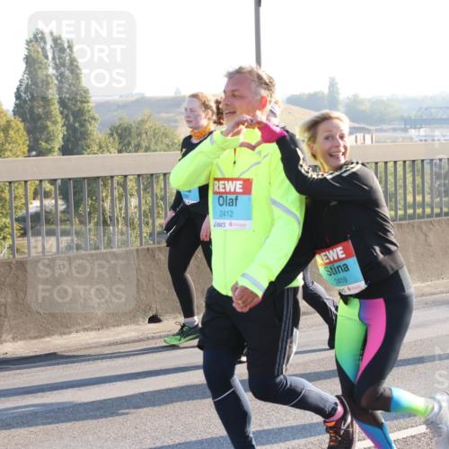 03.10.2025 - Köhlbrandbrückenlauf Lena Gebhardt http://msf.ph/oto/9046917 03.10.2025 09:28:46 Position 1 2412, 2419, 2331 meine-sportfotos.de
