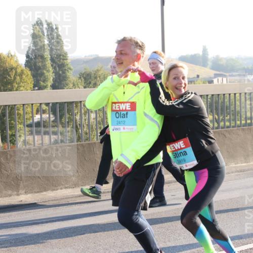 03.10.2025 - Köhlbrandbrückenlauf Lena Gebhardt http://msf.ph/oto/9046923 03.10.2025 09:28:46 Position 1 2412, 2419, 233 meine-sportfotos.de