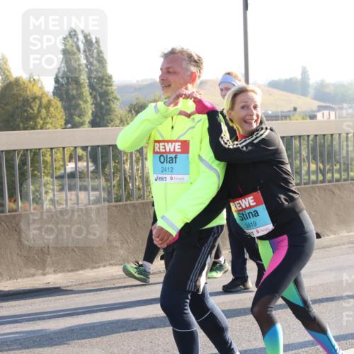 03.10.2025 - Köhlbrandbrückenlauf Lena Gebhardt http://msf.ph/oto/9046926 03.10.2025 09:28:46 Position 1 2412, 2419 meine-sportfotos.de
