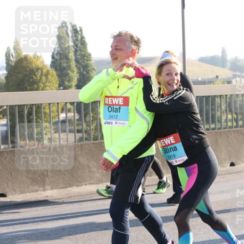 03.10.2025 - Köhlbrandbrückenlauf Lena Gebhardt http://msf.ph/oto/9046933 03.10.2025 09:28:46 Position 1 2412, 2419 meine-sportfotos.de