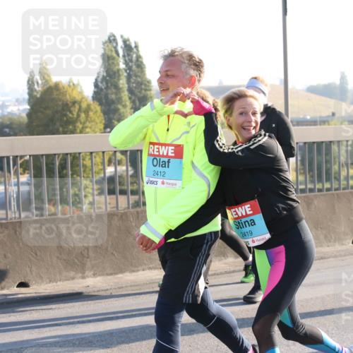 03.10.2025 - Köhlbrandbrückenlauf Lena Gebhardt http://msf.ph/oto/9046934 03.10.2025 09:28:46 Position 1 2412, 2419 meine-sportfotos.de