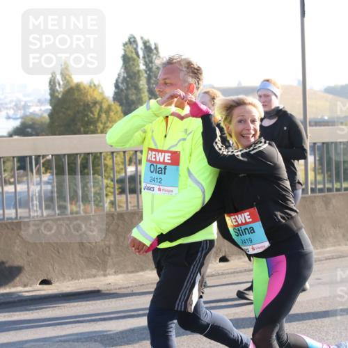 03.10.2025 - Köhlbrandbrückenlauf Lena Gebhardt http://msf.ph/oto/9046938 03.10.2025 09:28:46 Position 1 2412, 2419 meine-sportfotos.de