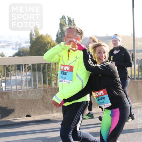 03.10.2025 - Köhlbrandbrückenlauf Lena Gebhardt http://msf.ph/oto/9046940 03.10.2025 09:28:46 Position 1 2412, 2419 meine-sportfotos.de