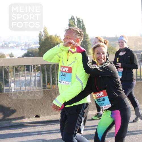03.10.2025 - Köhlbrandbrückenlauf Lena Gebhardt http://msf.ph/oto/9046945 03.10.2025 09:28:46 Position 1 2412, 2419 meine-sportfotos.de