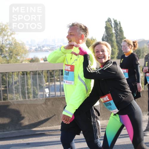 03.10.2025 - Köhlbrandbrückenlauf Lena Gebhardt http://msf.ph/oto/9046953 03.10.2025 09:28:46 Position 1 2412, 2419 meine-sportfotos.de