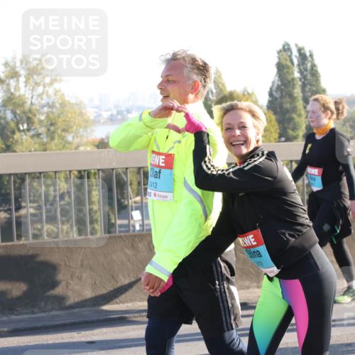 03.10.2025 - Köhlbrandbrückenlauf Lena Gebhardt http://msf.ph/oto/9046958 03.10.2025 09:28:46 Position 1 2412 meine-sportfotos.de