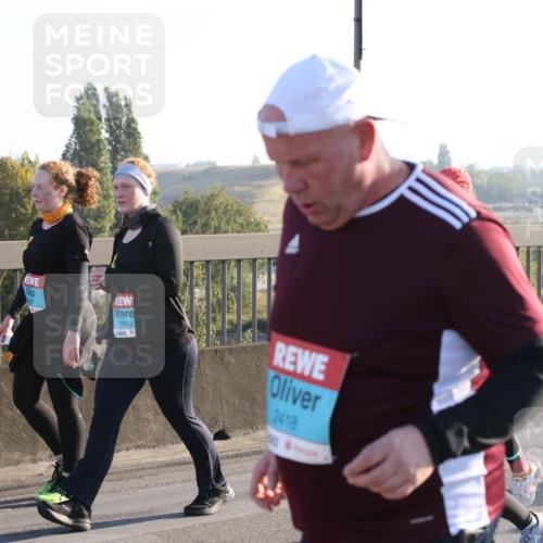 03.10.2025 - Köhlbrandbrückenlauf Lena Gebhardt http://msf.ph/oto/9046960 03.10.2025 09:28:46 Position 1 2888, 2418 meine-sportfotos.de