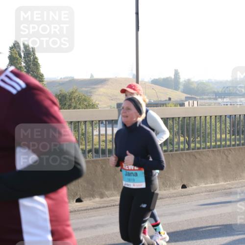 03.10.2025 - Köhlbrandbrückenlauf Lena Gebhardt http://msf.ph/oto/9046966 03.10.2025 09:28:47 Position 1 1819 meine-sportfotos.de
