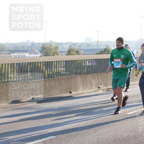 03.10.2025 - Köhlbrandbrückenlauf Lena Gebhardt http://msf.ph/oto/9046981 03.10.2025 09:28:47 Position 1 3657 meine-sportfotos.de