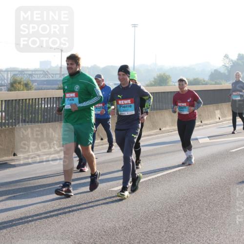 03.10.2025 - Köhlbrandbrückenlauf Lena Gebhardt http://msf.ph/oto/9046985 03.10.2025 09:28:48 Position 1  meine-sportfotos.de