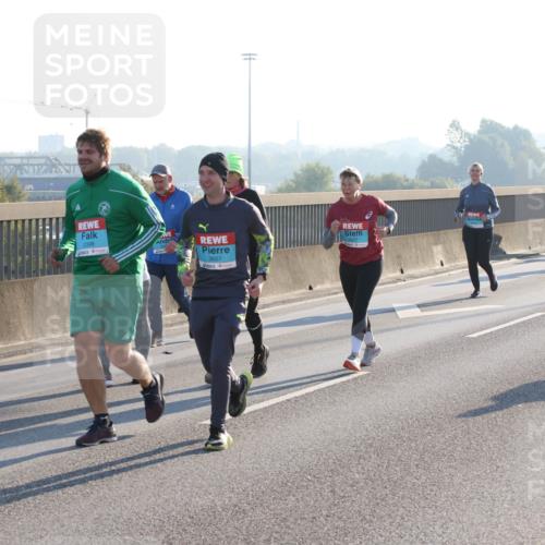 03.10.2025 - Köhlbrandbrückenlauf Lena Gebhardt http://msf.ph/oto/9046993 03.10.2025 09:28:48 Position 1 2398, 3657 meine-sportfotos.de