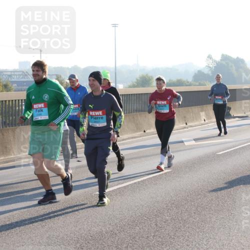 03.10.2025 - Köhlbrandbrückenlauf Lena Gebhardt http://msf.ph/oto/9046995 03.10.2025 09:28:48 Position 1 2398, 3657, 3377 meine-sportfotos.de