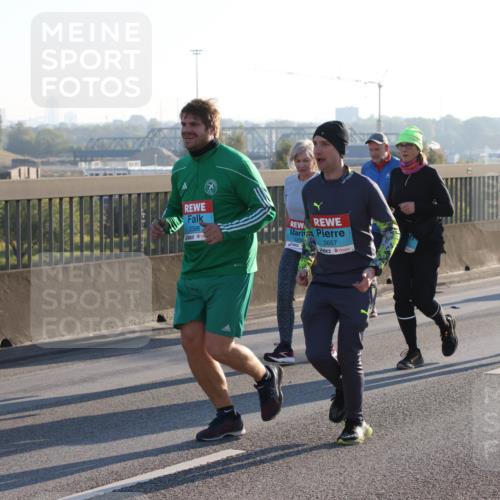 03.10.2025 - Köhlbrandbrückenlauf Lena Gebhardt http://msf.ph/oto/9047017 03.10.2025 09:28:48 Position 1 2398, 3657 meine-sportfotos.de