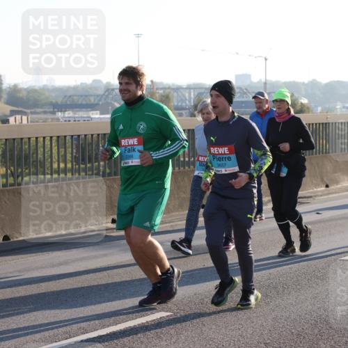 03.10.2025 - Köhlbrandbrückenlauf Lena Gebhardt http://msf.ph/oto/9047020 03.10.2025 09:28:49 Position 1 2398, 3657, 3377 meine-sportfotos.de