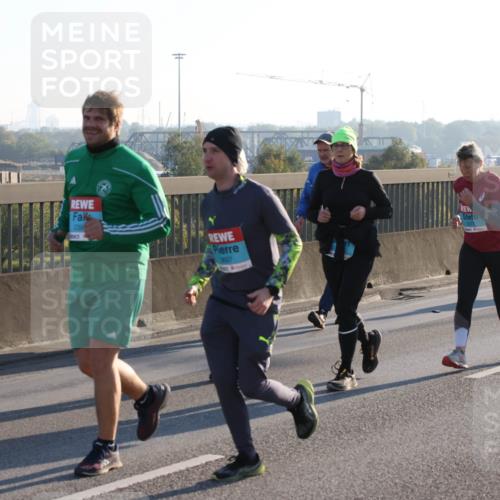 03.10.2025 - Köhlbrandbrückenlauf Lena Gebhardt http://msf.ph/oto/9047024 03.10.2025 09:28:49 Position 1 239, 3657 meine-sportfotos.de