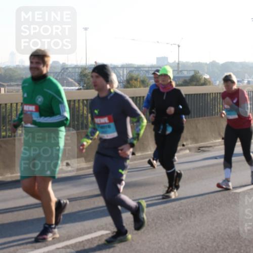 03.10.2025 - Köhlbrandbrückenlauf Lena Gebhardt http://msf.ph/oto/9047027 03.10.2025 09:28:49 Position 1  meine-sportfotos.de