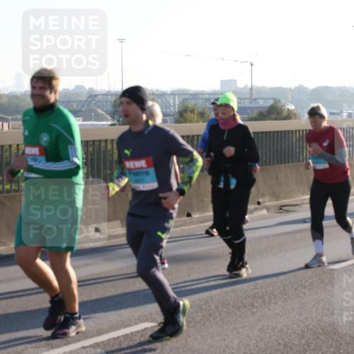 03.10.2025 - Köhlbrandbrückenlauf Lena Gebhardt http://msf.ph/oto/9047029 03.10.2025 09:28:49 Position 1  meine-sportfotos.de