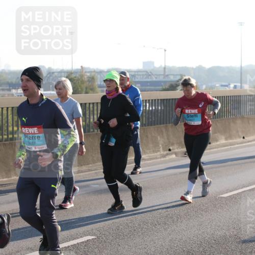 03.10.2025 - Köhlbrandbrückenlauf Lena Gebhardt http://msf.ph/oto/9047032 03.10.2025 09:28:49 Position 1 2398, 3657, 3377 meine-sportfotos.de