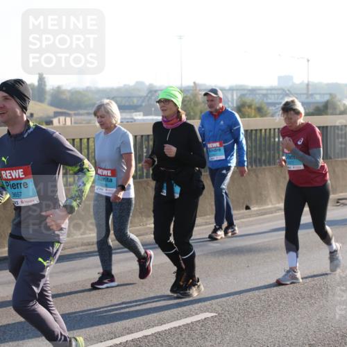 03.10.2025 - Köhlbrandbrückenlauf Lena Gebhardt http://msf.ph/oto/9047035 03.10.2025 09:28:50 Position 1 3657, 1298, 3377 meine-sportfotos.de