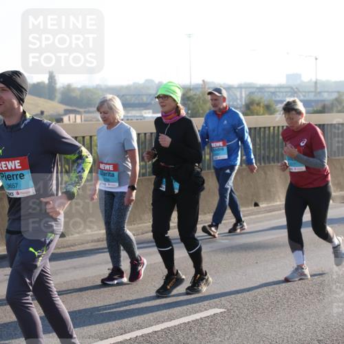 03.10.2025 - Köhlbrandbrückenlauf Lena Gebhardt http://msf.ph/oto/9047037 03.10.2025 09:28:50 Position 1 3657, 07, 3377 meine-sportfotos.de