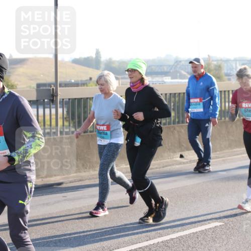 03.10.2025 - Köhlbrandbrückenlauf Lena Gebhardt http://msf.ph/oto/9047041 03.10.2025 09:28:50 Position 1 3657, 3377 meine-sportfotos.de