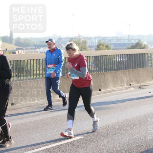 03.10.2025 - Köhlbrandbrückenlauf Lena Gebhardt http://msf.ph/oto/9047048 03.10.2025 09:28:50 Position 1 3298, 2487, 3377 meine-sportfotos.de