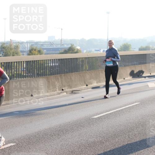 03.10.2025 - Köhlbrandbrückenlauf Lena Gebhardt http://msf.ph/oto/9047050 03.10.2025 09:28:51 Position 1 3377 meine-sportfotos.de