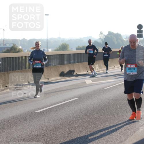 03.10.2025 - Köhlbrandbrückenlauf Lena Gebhardt http://msf.ph/oto/9047057 03.10.2025 09:28:51 Position 1 2513 meine-sportfotos.de