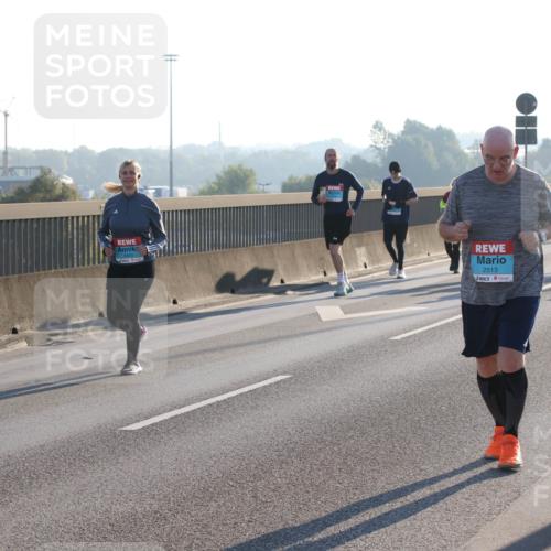 03.10.2025 - Köhlbrandbrückenlauf Lena Gebhardt http://msf.ph/oto/9047062 03.10.2025 09:28:51 Position 1 2513 meine-sportfotos.de