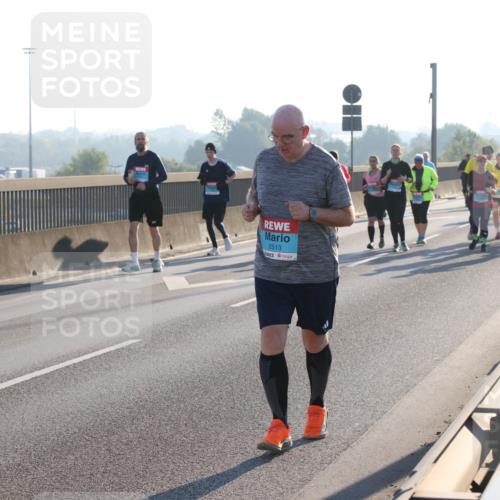 03.10.2025 - Köhlbrandbrückenlauf Lena Gebhardt http://msf.ph/oto/9047068 03.10.2025 09:28:52 Position 1 2443, 2513 meine-sportfotos.de